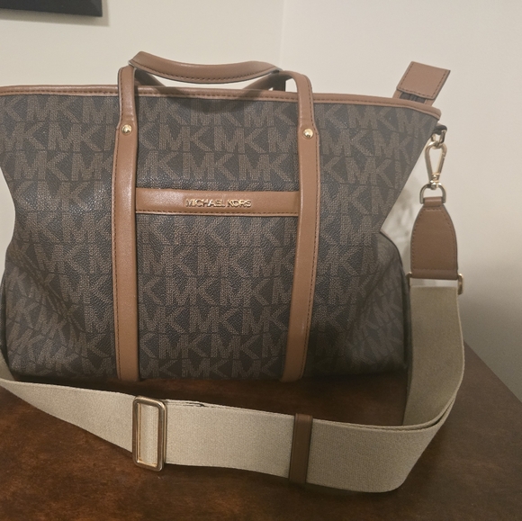 Michael Kors Signature Tote with Brown and Tan Accents - Picture 1 of 12